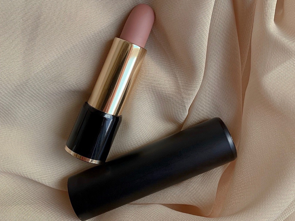 A general image of lipstick in PNG format