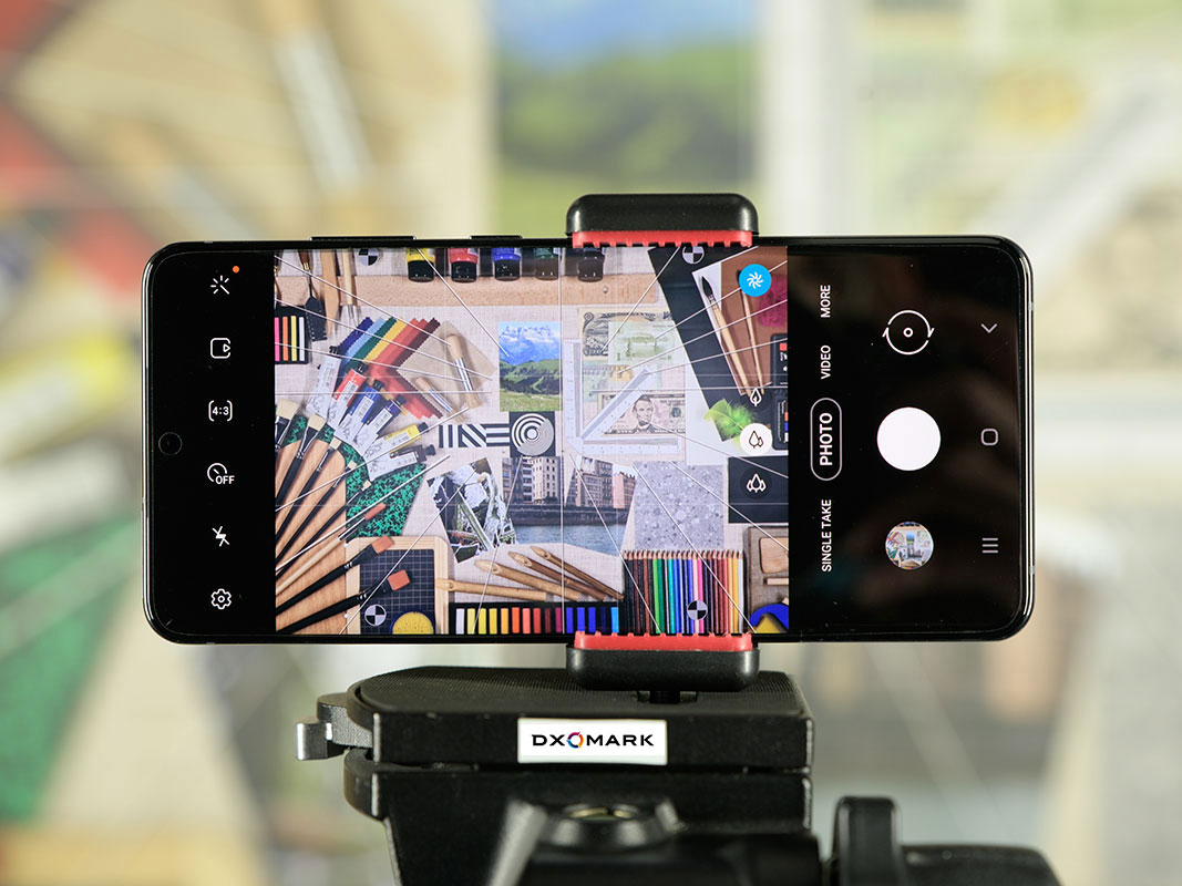 A smartphone dynamic range camera