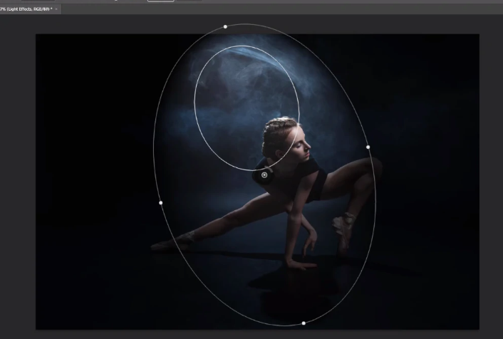 Creating an ellipse to add spotlight in Photoshop