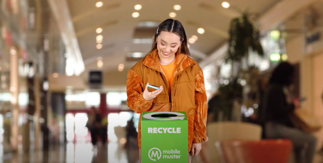 Mobile Muster eco-friendly CTA video promoting phone recycling