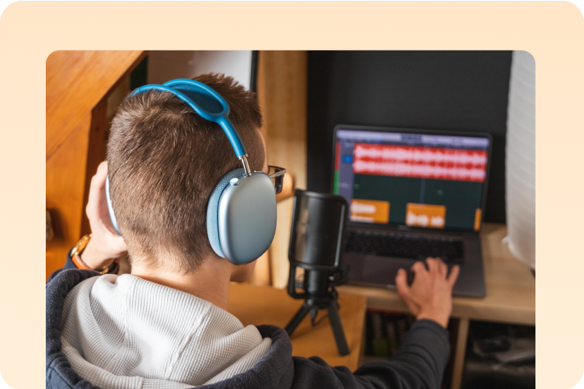 Creating content with online audio extractor